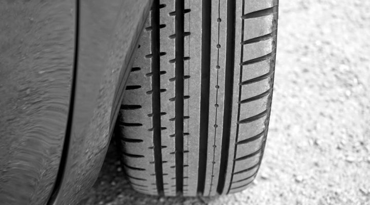 Contrôle continu des pneus, les conseils d'entretien automobile de KIA à Vert-Saint-Denis