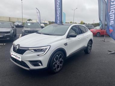 Voir le détail de l'offre de cette RENAULT Arkana 1.6 E-Tech 145ch Intens -21B de 2022 en vente à partir de 22 599 € 