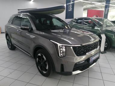 Voir le détail de l'offre de cette KIA Sorento 1.6 T-GDi 253ch PHEV Premium Business 4x4 7 places de 2024 en vente à partir de 57 199 €